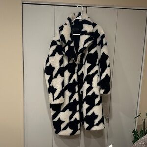 [BLANKNYC] Black and White Houndstooth Sherpa Coat - Large